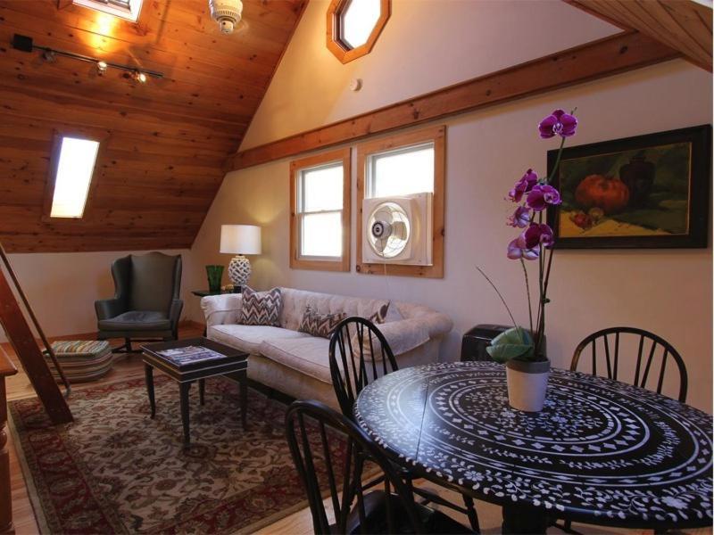 Charles And Charles Mv Vineyard Haven Exterior foto